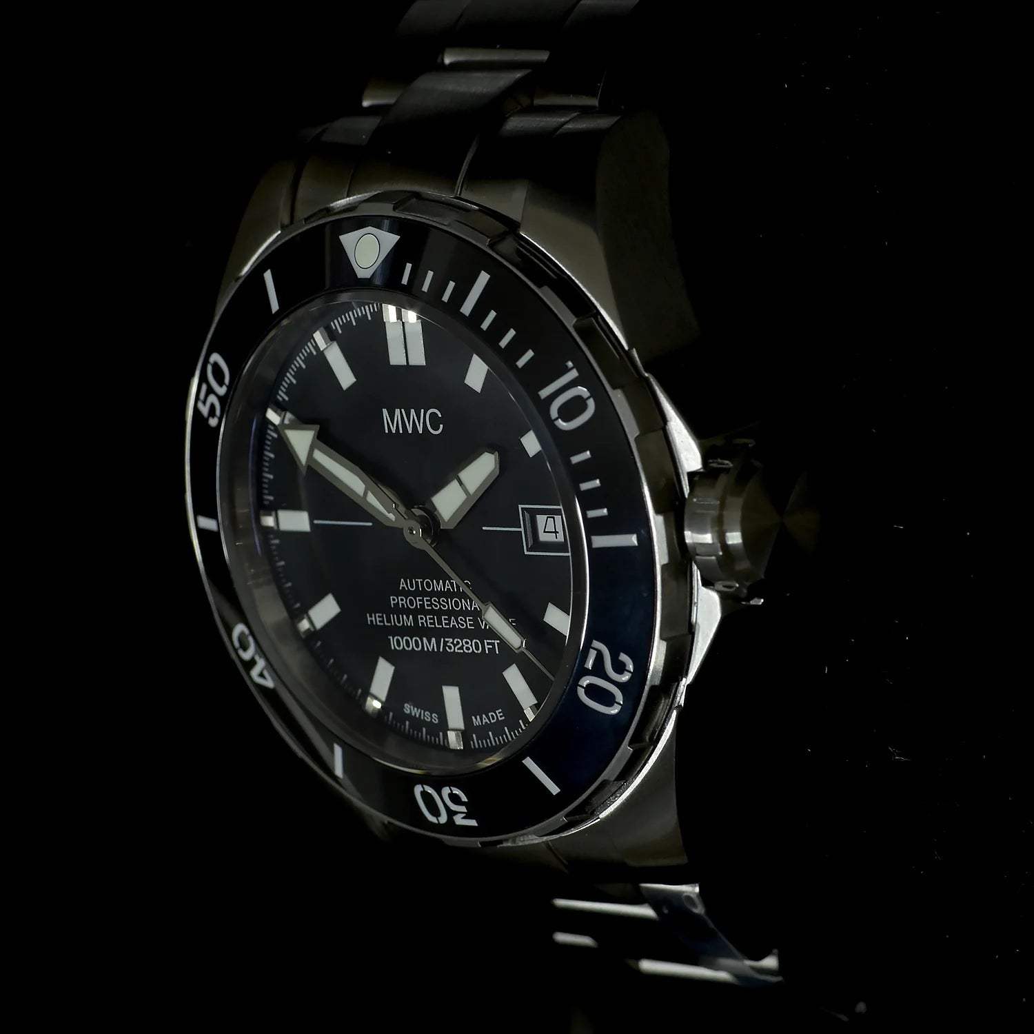 MWC 1000m Automatic Dive Watch with Helium Valve. Swiss Made (Bracelet)